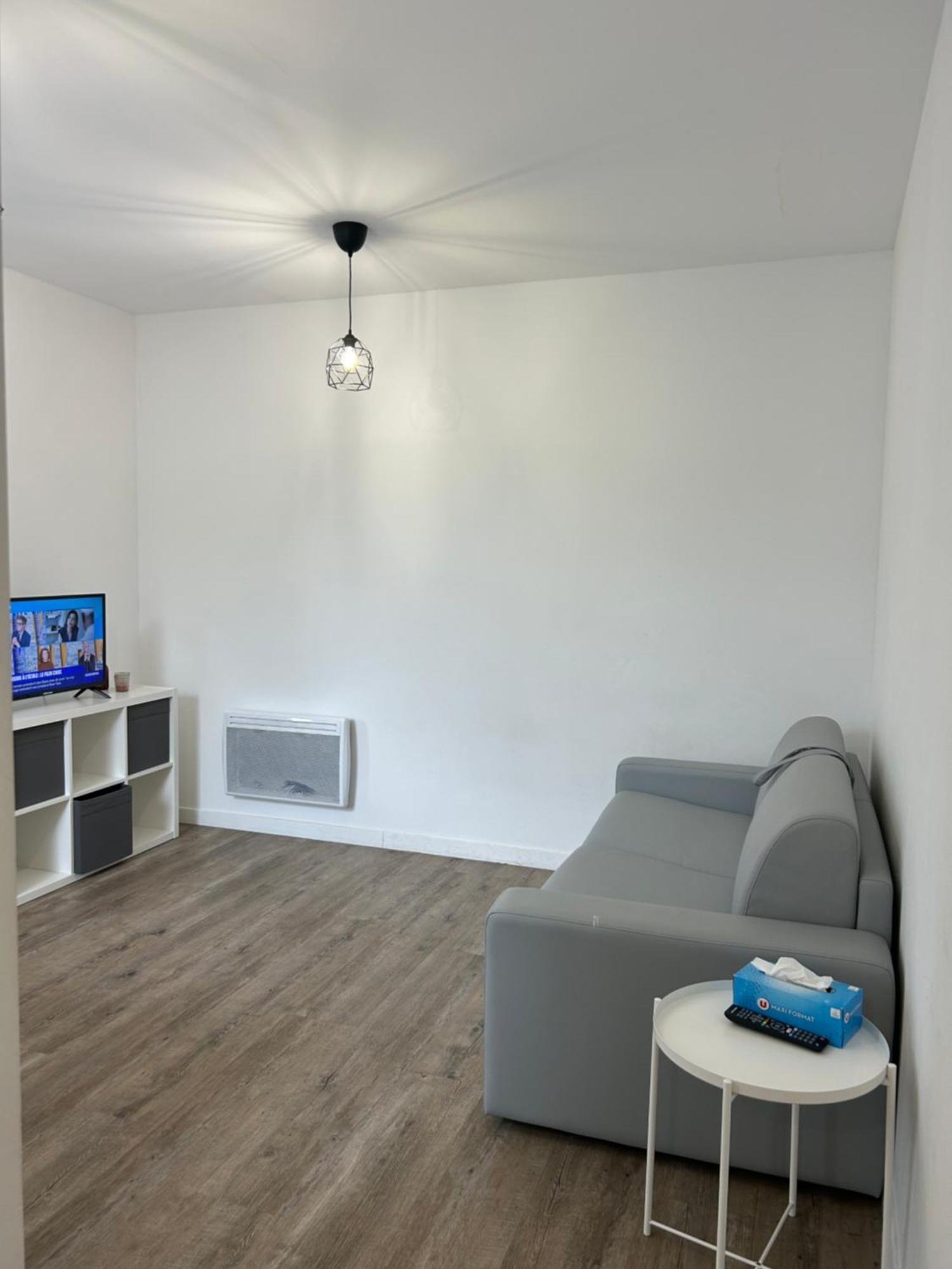 Superbe Studio Meuble Avec Parking Мобёж Экстерьер фото