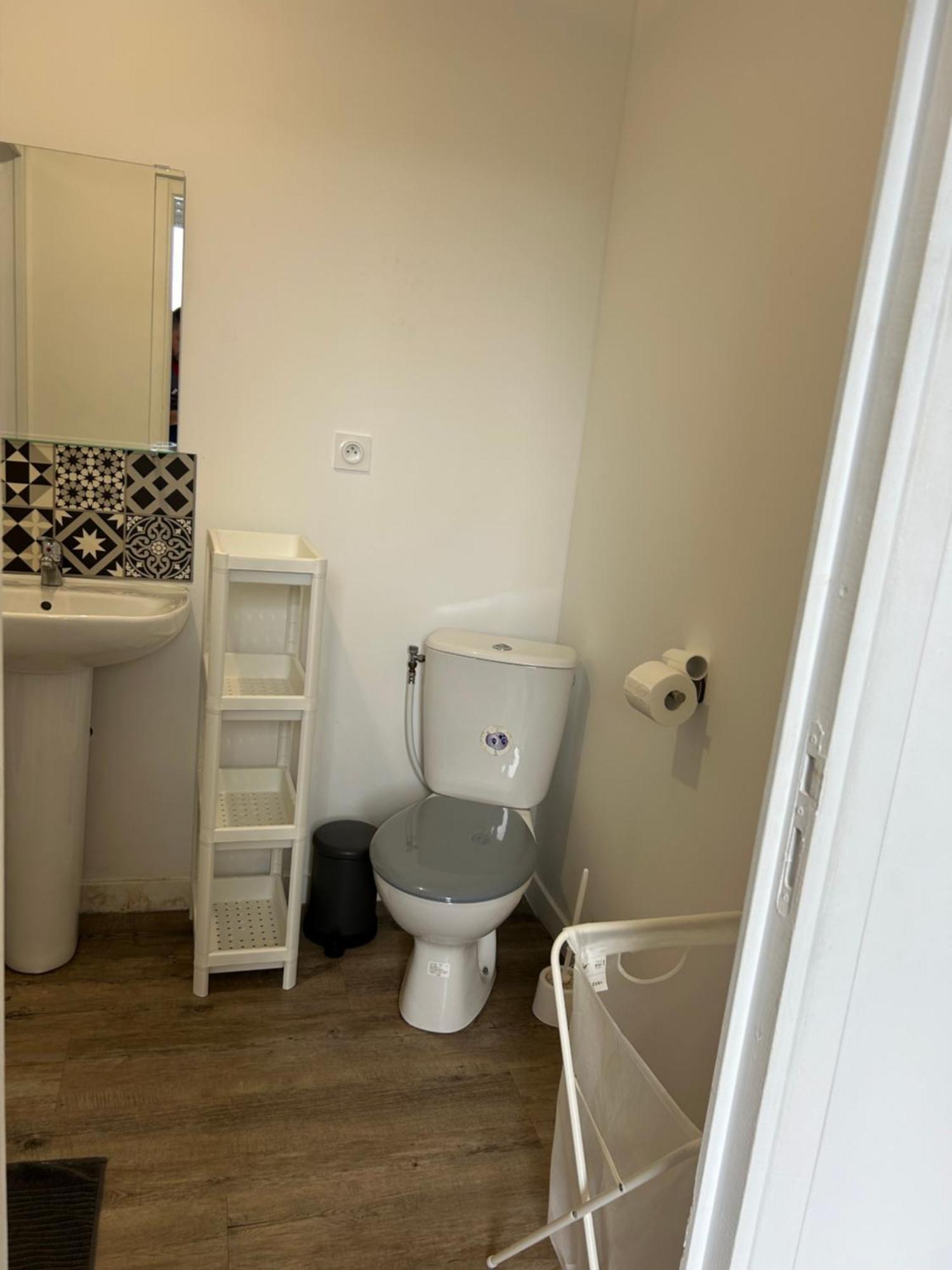 Superbe Studio Meuble Avec Parking Мобёж Экстерьер фото